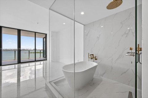 Condo in Miami, Florida, 3 bedrooms  № 1960986 - photo 8