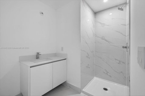 Condo in Miami, Florida, 3 bedrooms  № 1960986 - photo 16