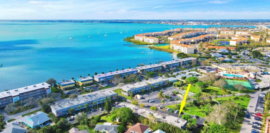 Condominio en Fort Pierce, Florida, 1 dormitorio  № 998492