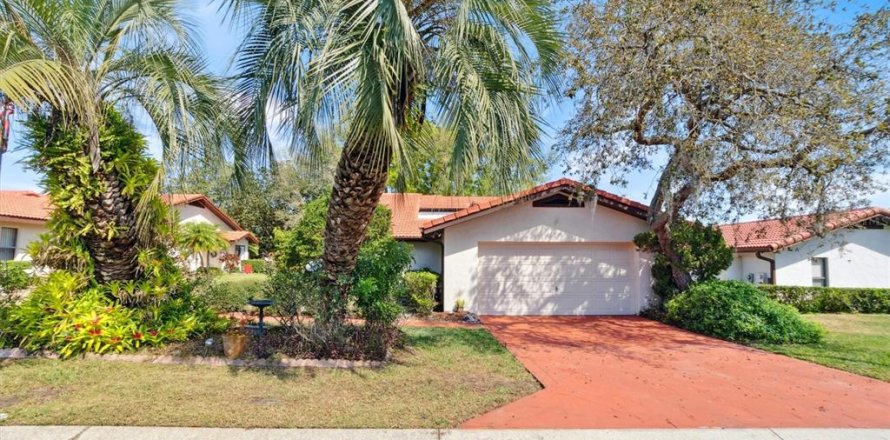 House in Lake Wales, Florida 3 bedrooms, 215.16 sq.m. № 1576734