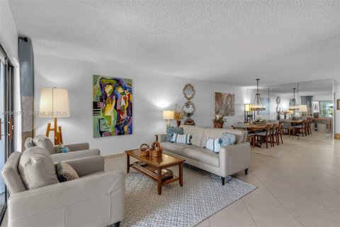 Touwnhouse à vendre à Miami, Floride: 3 chambres, 169.55 m2 № 2059120 - photo 9