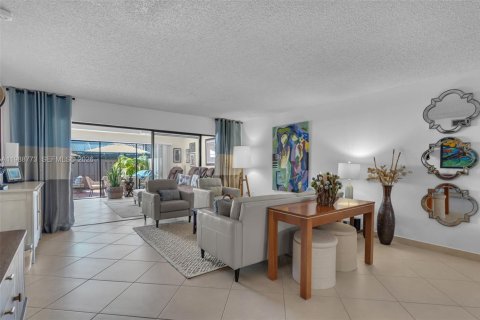 Touwnhouse à vendre à Miami, Floride: 3 chambres, 169.55 m2 № 2059120 - photo 7