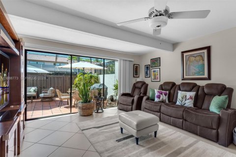 Touwnhouse à vendre à Miami, Floride: 3 chambres, 169.55 m2 № 2059120 - photo 11