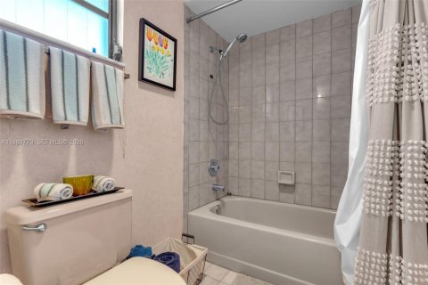 Touwnhouse à vendre à Miami, Floride: 3 chambres, 169.55 m2 № 2059120 - photo 21