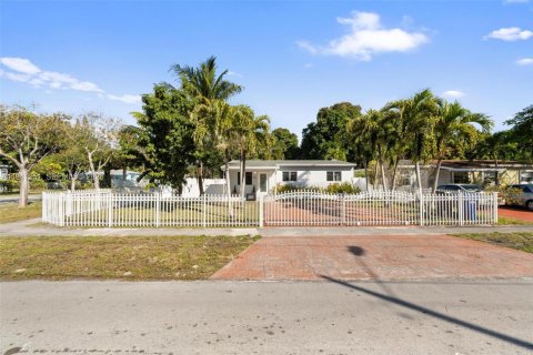 Villa ou maison à vendre à North Miami Beach, Floride: 3 chambres, 124.67 m2 № 1999144 - photo 6