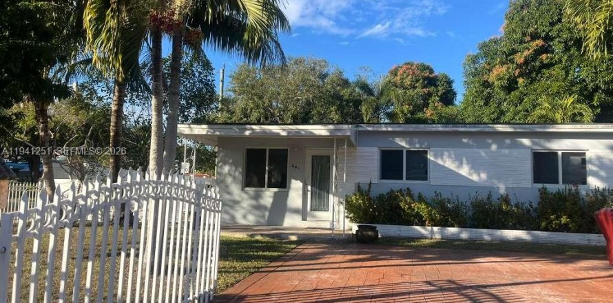 Villa ou maison à North Miami Beach, Floride 3 chambres, 124.67 m2 № 1999144