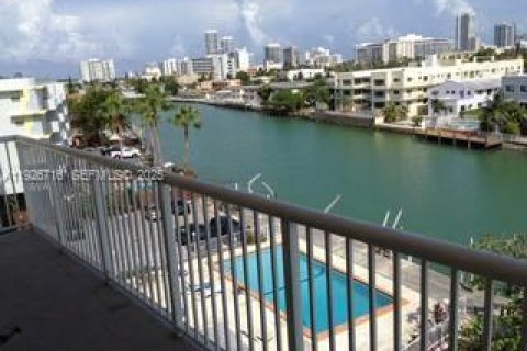 Copropriété à louer à Miami Beach, Floride: 2 chambres, 98.29 m2 № 1986594 - photo 12