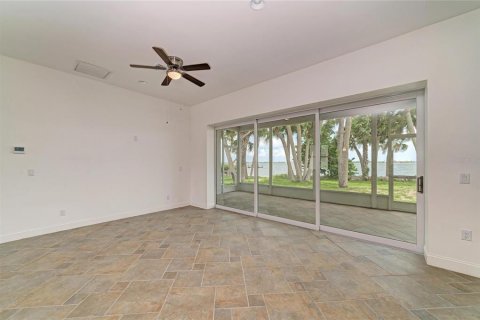 House in Englewood, Florida 3 bedrooms, 158.58 sq.m. № 2258412 - photo 11