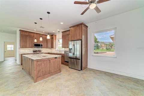 House in Englewood, Florida 3 bedrooms, 158.58 sq.m. № 2258412 - photo 23