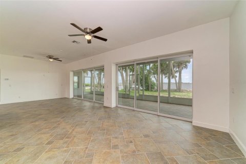 House in Englewood, Florida 3 bedrooms, 158.58 sq.m. № 2258412 - photo 9