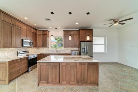 House in Englewood, Florida 3 bedrooms, 158.58 sq.m. № 2258412 - photo 21