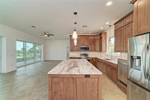 House in Englewood, Florida 3 bedrooms, 158.58 sq.m. № 2258412 - photo 16