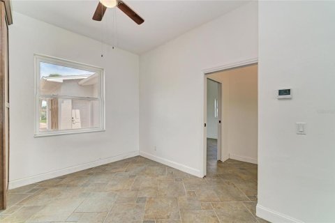 House in Englewood, Florida 3 bedrooms, 158.58 sq.m. № 2258412 - photo 25