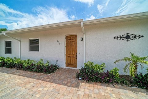 House in Englewood, Florida 3 bedrooms, 158.58 sq.m. № 2258412 - photo 8