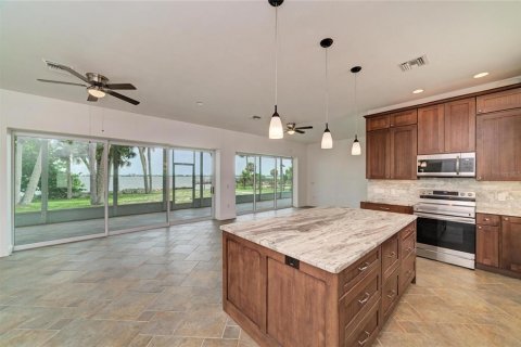 House in Englewood, Florida 3 bedrooms, 158.58 sq.m. № 2258412 - photo 17