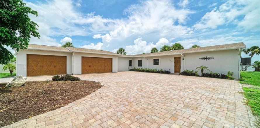 House in Englewood, Florida 3 bedrooms, 158.58 sq.m. № 2258412
