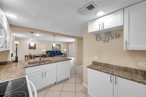 Condominio en venta en Palm Harbor, Florida, 1 dormitorio, 76.64 m2 № 1586034 - foto 20