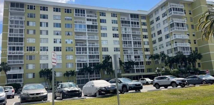 Condo in Hollywood, Florida, 2 bedrooms  № 1861338
