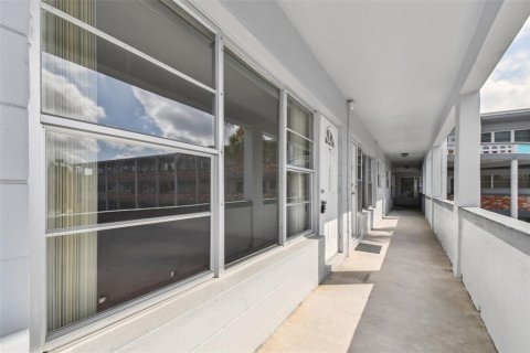 Купить кондоминиум в Кеннет-Сити, Флорида 6 комнат, 77.57м2, № 1914446 - фото 2
