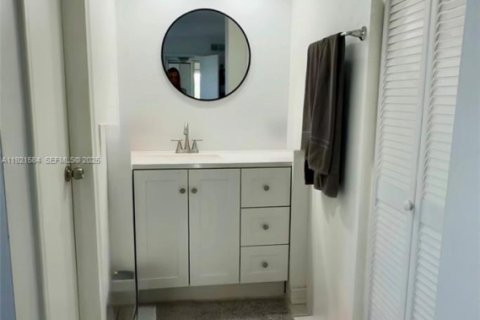 Copropriété à vendre à Miami Beach, Floride: 3 chambres, 82.22 m2 № 1983637 - photo 13