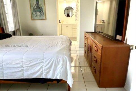 Copropriété à vendre à Miami Beach, Floride: 3 chambres, 82.22 m2 № 1983637 - photo 11