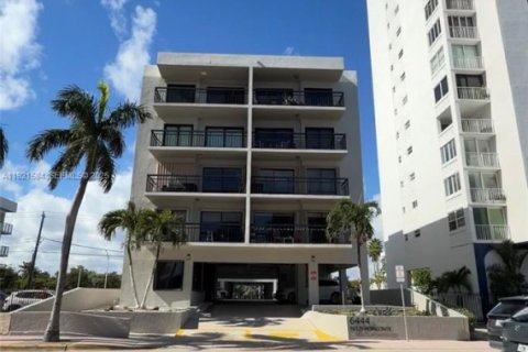 Copropriété à vendre à Miami Beach, Floride: 3 chambres, 82.22 m2 № 1983637 - photo 2