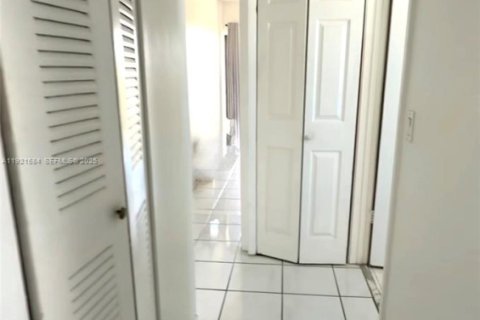 Copropriété à vendre à Miami Beach, Floride: 3 chambres, 82.22 m2 № 1983637 - photo 14