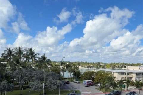 Copropriété à vendre à Miami Beach, Floride: 3 chambres, 82.22 m2 № 1983637 - photo 15