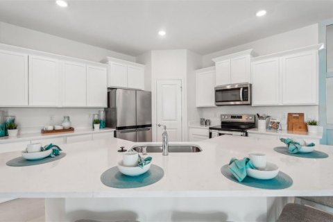 House in San Antonio, Florida 3 bedrooms, 145.3 sq.m. № 1894469 - photo 7