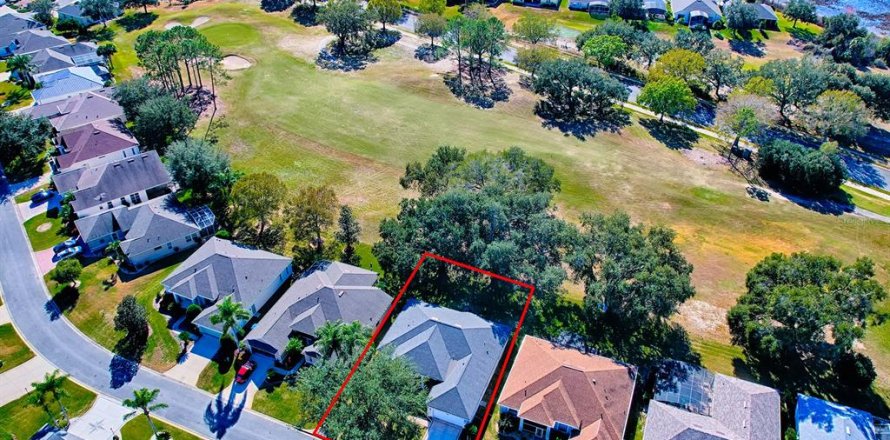 House in Leesburg, Florida 3 bedrooms, 212.65 sq.m. № 2202798
