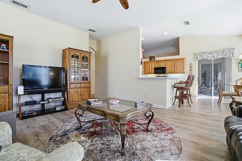 House in Leesburg, Florida 3 bedrooms, 212.65 sq.m. № 2202798 - photo 3