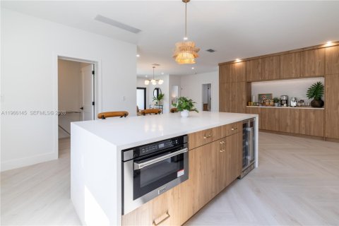 Casa en alquiler en Miami, Florida, 4 dormitorios, 226.31 m2 № 2081273 - foto 10