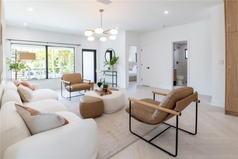Casa en alquiler en Miami, Florida, 4 dormitorios, 226.31 m2 № 2081273 - foto 2