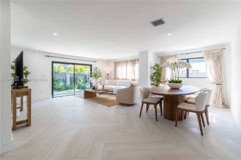 Casa en alquiler en Miami, Florida, 4 dormitorios, 226.31 m2 № 2081273 - foto 14