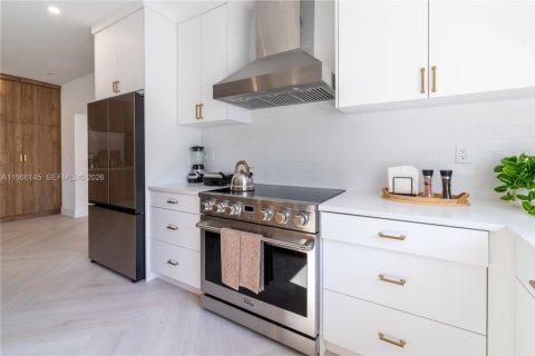 Casa en alquiler en Miami, Florida, 4 dormitorios, 226.31 m2 № 2081273 - foto 9