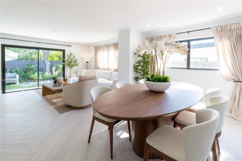 Casa en alquiler en Miami, Florida, 4 dormitorios, 226.31 m2 № 2081273 - foto 21