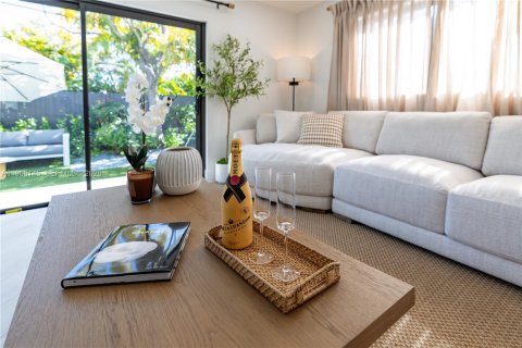 Casa en alquiler en Miami, Florida, 4 dormitorios, 226.31 m2 № 2081273 - foto 22