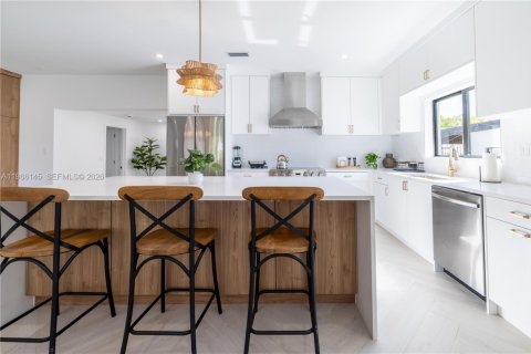 Casa en alquiler en Miami, Florida, 4 dormitorios, 226.31 m2 № 2081273 - foto 8