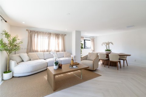 Casa en alquiler en Miami, Florida, 4 dormitorios, 226.31 m2 № 2081273 - foto 17