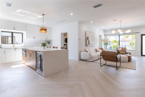Casa en alquiler en Miami, Florida, 4 dormitorios, 226.31 m2 № 2081273 - foto 11