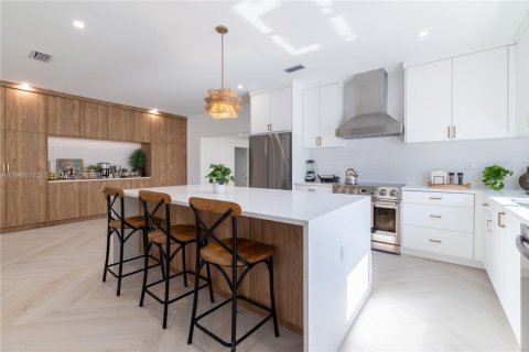 Casa en alquiler en Miami, Florida, 4 dormitorios, 226.31 m2 № 2081273 - foto 5