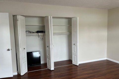 Condominio en alquiler en Dania Beach, Florida, 1 dormitorio, 71.35 m2 № 1152129 - foto 1