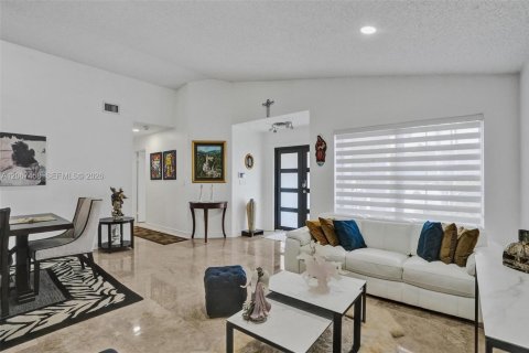 Villa ou maison à vendre à Miami, Floride: 3 chambres, 161 m2 № 2290264 - photo 5