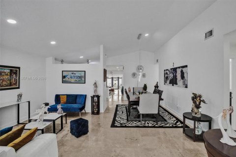 Villa ou maison à vendre à Miami, Floride: 3 chambres, 161 m2 № 2290264 - photo 3