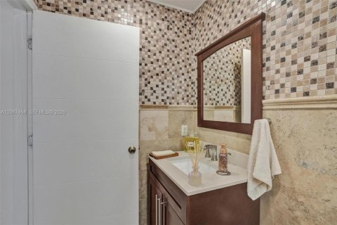 Villa ou maison à vendre à Miami, Floride: 3 chambres, 161 m2 № 2290264 - photo 24