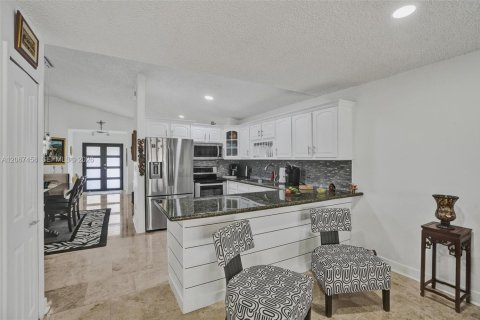 Villa ou maison à vendre à Miami, Floride: 3 chambres, 161 m2 № 2290264 - photo 10