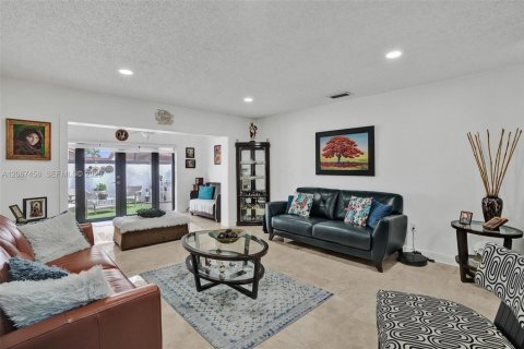 Villa ou maison à vendre à Miami, Floride: 3 chambres, 161 m2 № 2290264 - photo 19