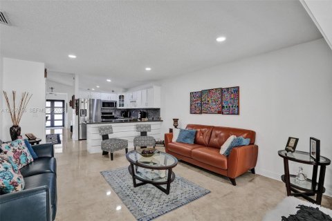 Villa ou maison à vendre à Miami, Floride: 3 chambres, 161 m2 № 2290264 - photo 15