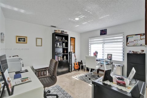 Villa ou maison à vendre à Miami, Floride: 3 chambres, 161 m2 № 2290264 - photo 20