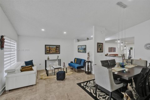 Villa ou maison à vendre à Miami, Floride: 3 chambres, 161 m2 № 2290264 - photo 7